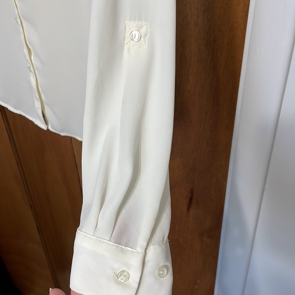 The Limited Women’s Ashton Cream Business Dressy Button Down Long Sleeve Shirt - Picture 2 of 5